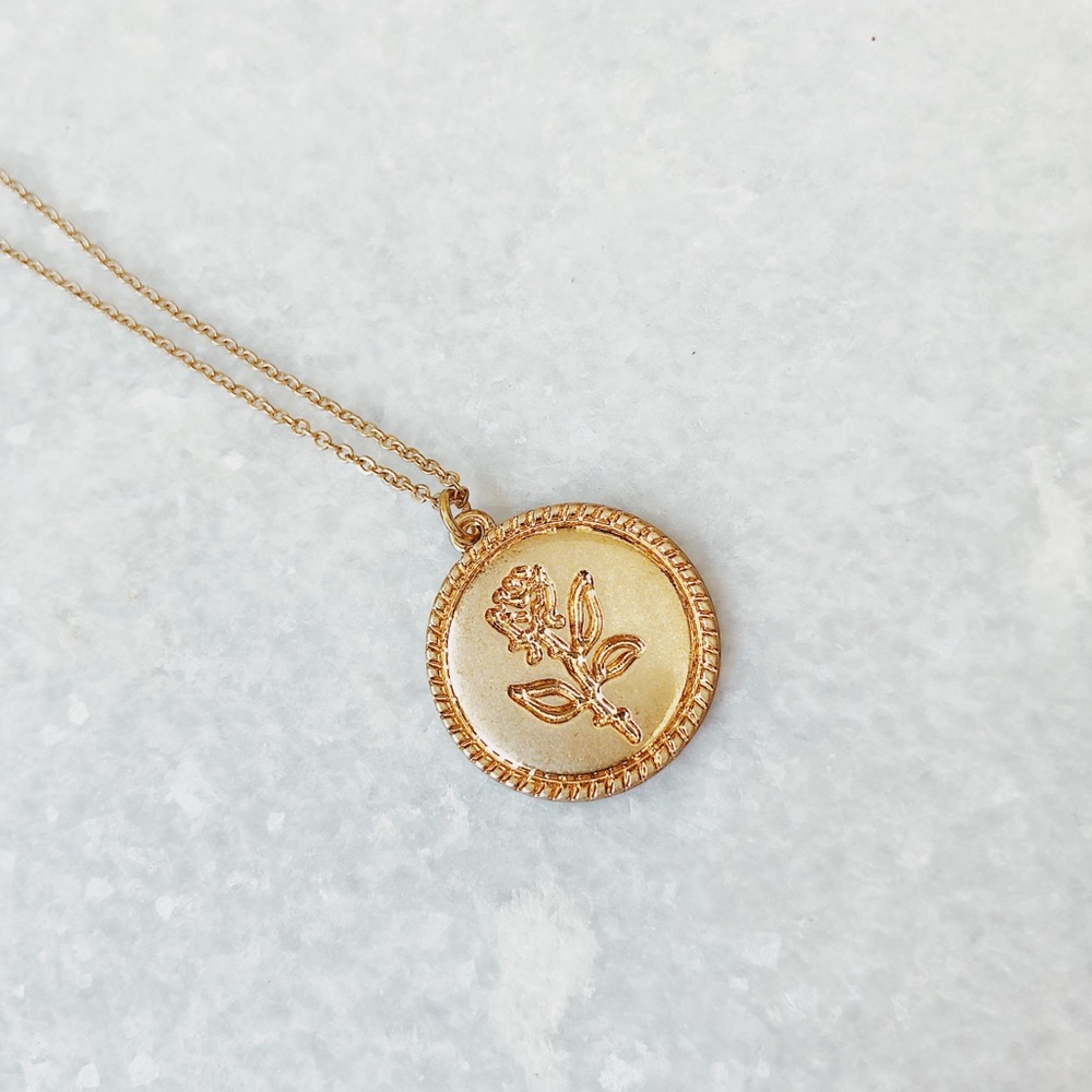 Last 1✨🆕Vena Delicate Gold Floral Coin Necklace - Picture 2 of 5